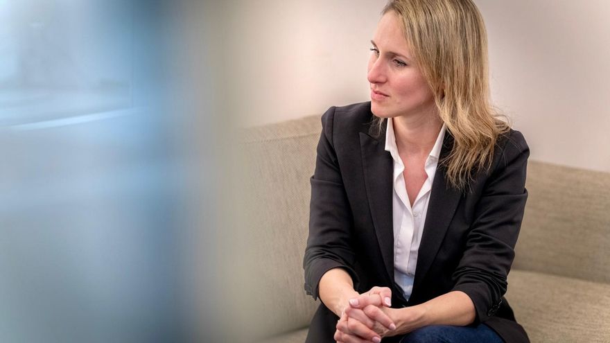 La autora, en un momento de la entrevista.