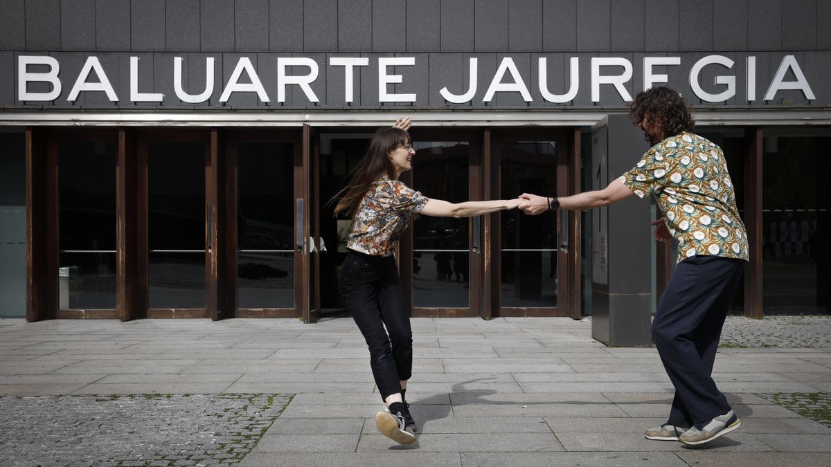 Una pareja baila swing en Pamplona en una imagen de archivo. EFE/ Villar López