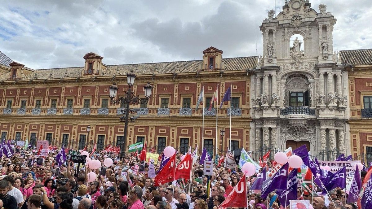 Miles de personas se manifiestan por la crisis de los cribados