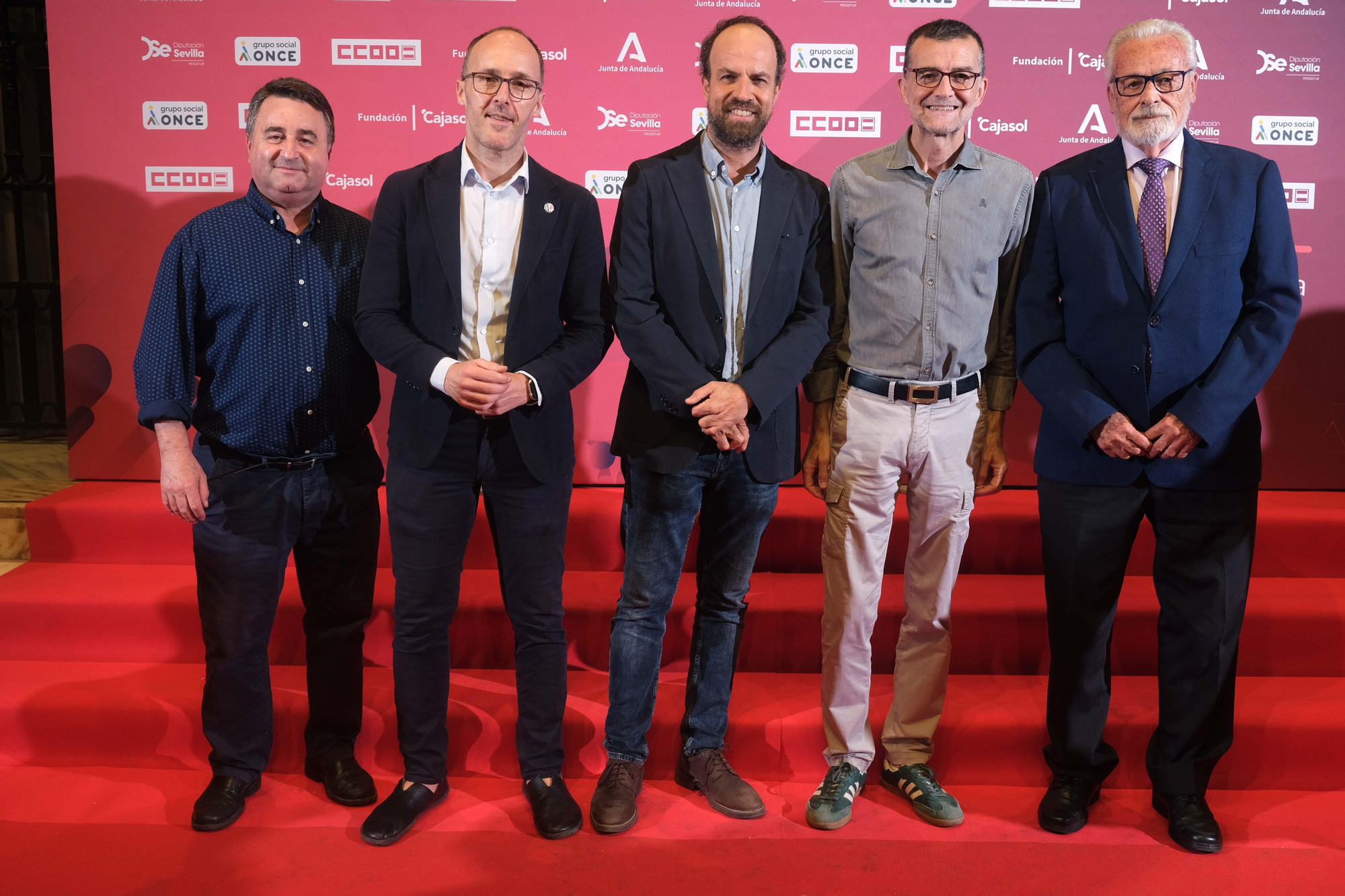 El responsable de Comunicación de UGT-A, Fernando Morillo; el secretario de Relaciones Institucionales del sindicato, Rafael Gelo; el director de elDiario.es Andalucía, Javier Ramajo; el coordinador federal de IU, Antonio Maíllo; y el Defensor del Pueblo Andaluz, Jesús Maeztu