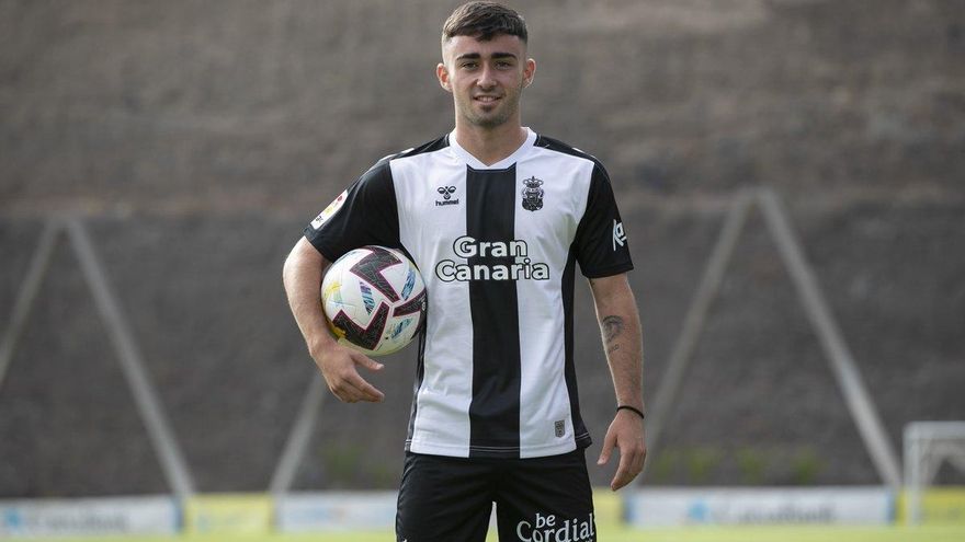 La UD Las Palmas rinde homenaje al RC Victoria con su segunda equipación