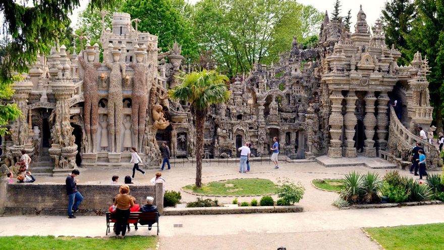 El Palacio ideal: la locura del cartero francés que construyó un castillo con sus manos
