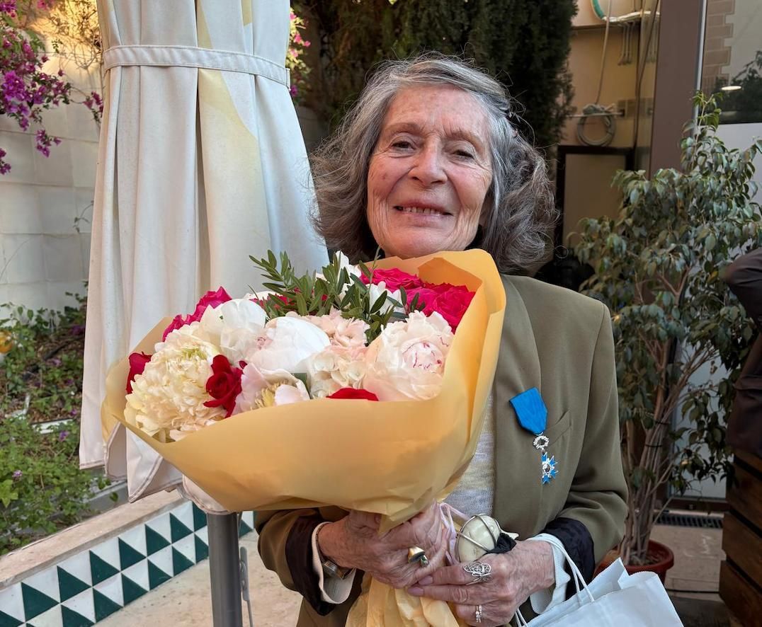 Annik Valldecabres, tras su condecoración como 'chevalière de l'ordre national du mérite'.