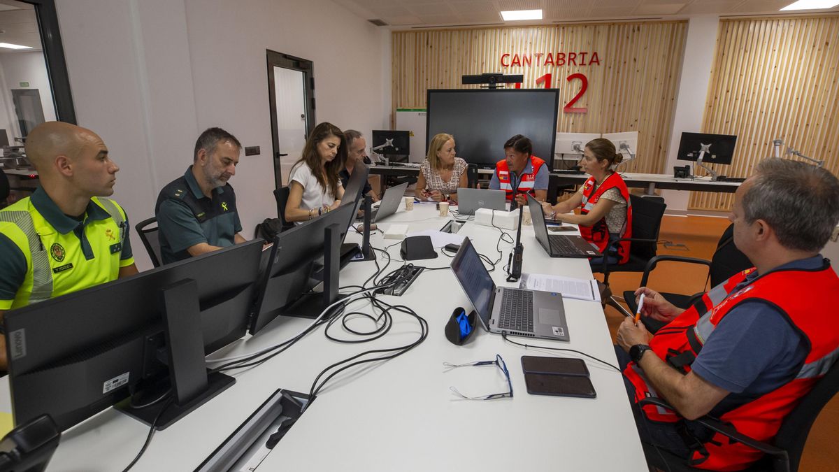 El CECOP reunido en la sala del 112