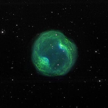 La nebulosa planetaria PK 164+31.1 observada con filtros [OIII], Hα y [SII].