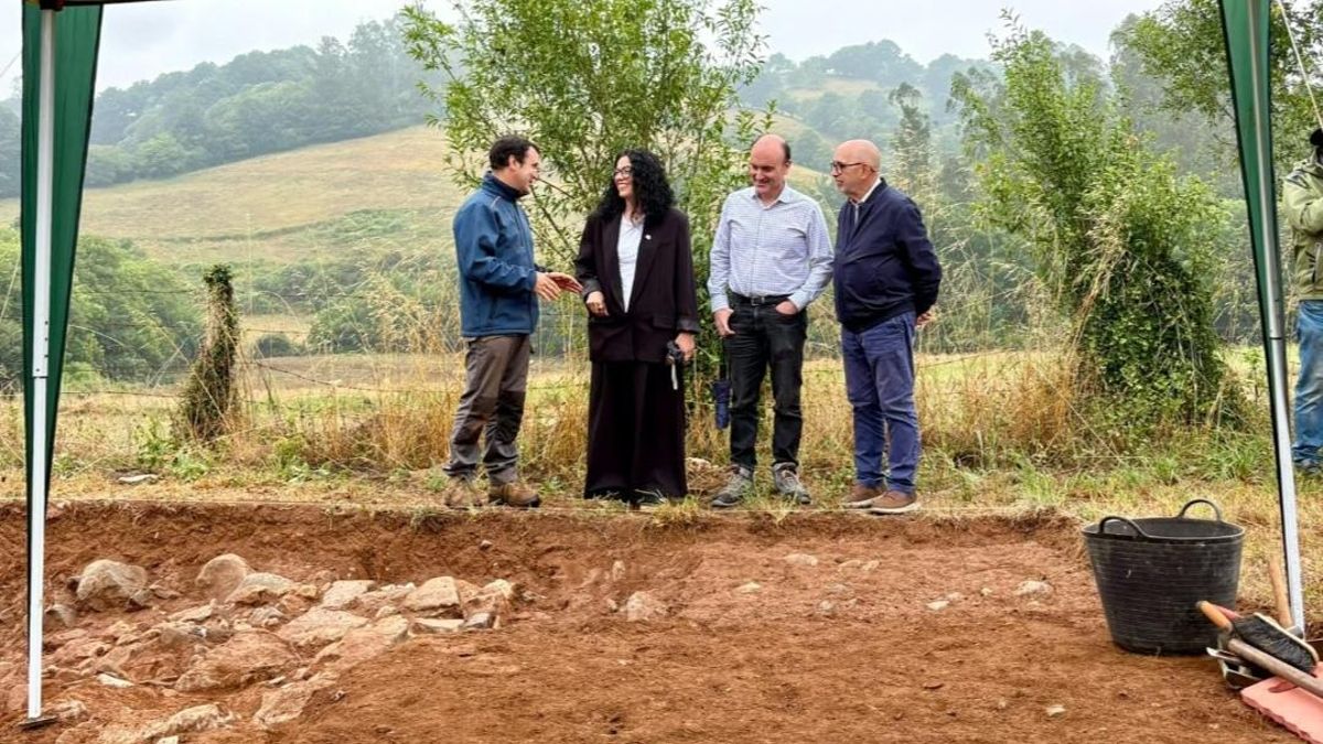 Los trabajos arqueológicos sacan a la luz una nueva edificación en el yacimiento romano de La Estaca, en Asturias