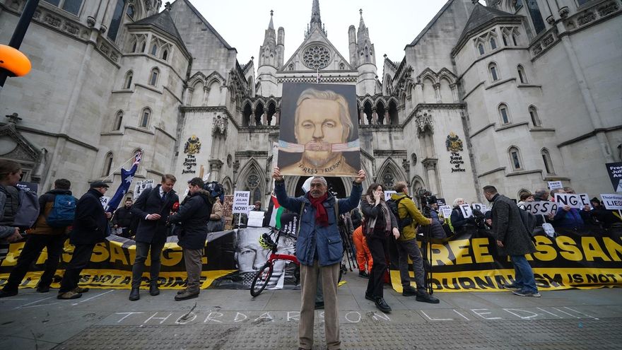 La justicia británica no decidirá sobre la extradición de Assange a EEUU al menos hasta marzo