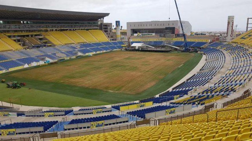 El césped del Estadio Gran Canaria estará listo para el inicio de Liga