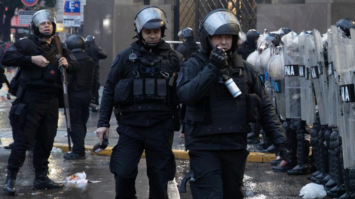 En el operativo del jueves pasado participaron efectivos de la Federal que dejaron herido a un manifestante en la represión del 12 de marzo del año pasado.