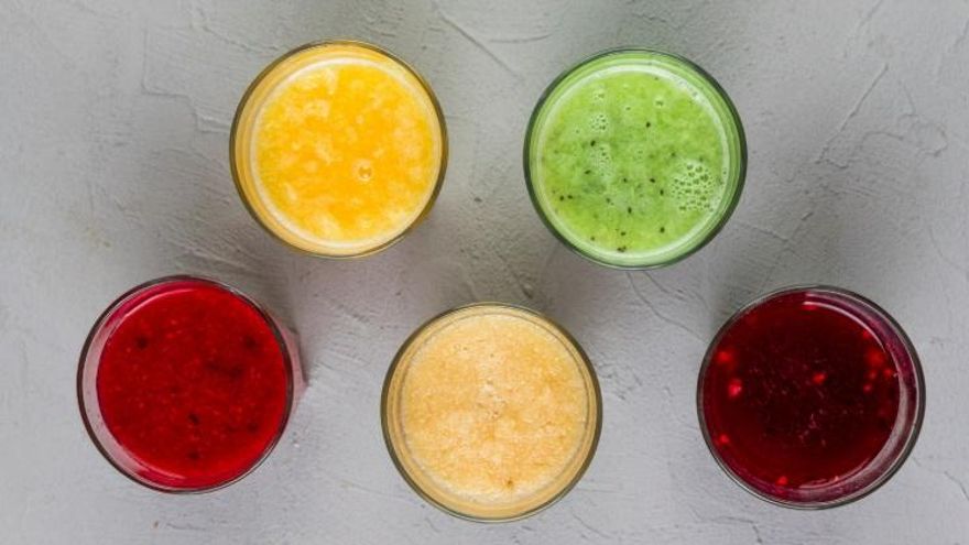 Cuatro variaciones originales de gazpacho para sorprender este verano: deliciosas, fáciles, fresquitas y en tan solo 10 minutos