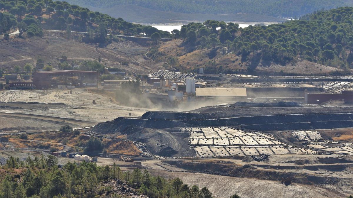 Vertedero de Nerva, al que están llegando residuos contaminantes desde Montenegro.