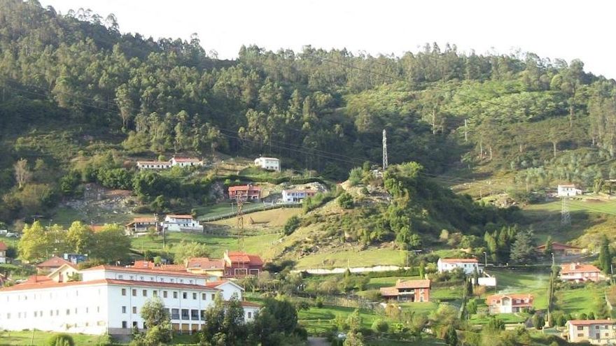 Detenido un matrimonio en Oviedo que tenía encerrados desde 2021 a sus tres hijos menores entre excrementos