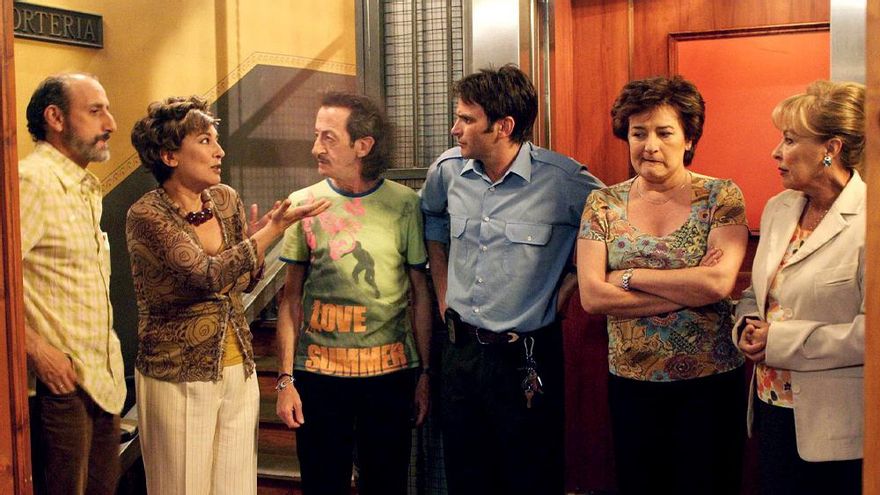 'Aquí no hay quien viva', el milagro televisivo que celebra el reencuentro de su 20 aniversario en un libro