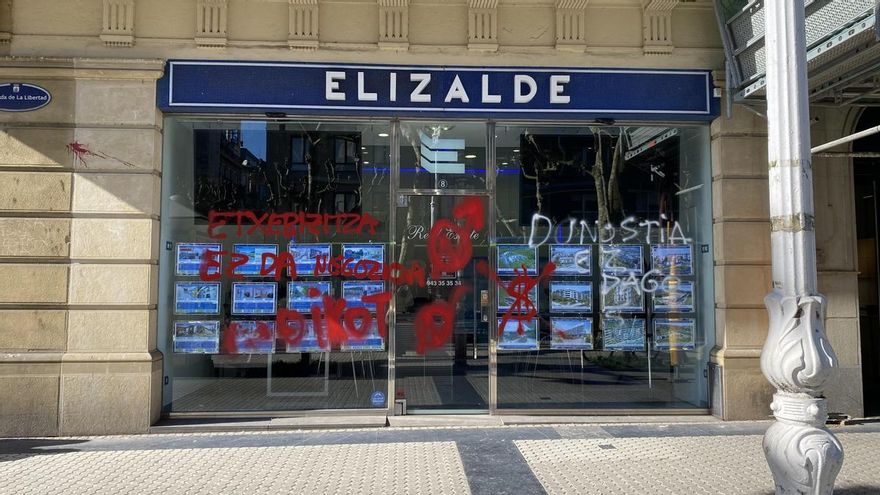 Inmobiliaria Elizalde, de la avenida de la Libertad, vandalizada este martes