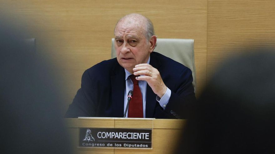 El exministro del Interior Jorge Fernández Díaz, comparece en la comisión de investigación del Congreso sobre la llamada operación Cataluña, este miércoles.