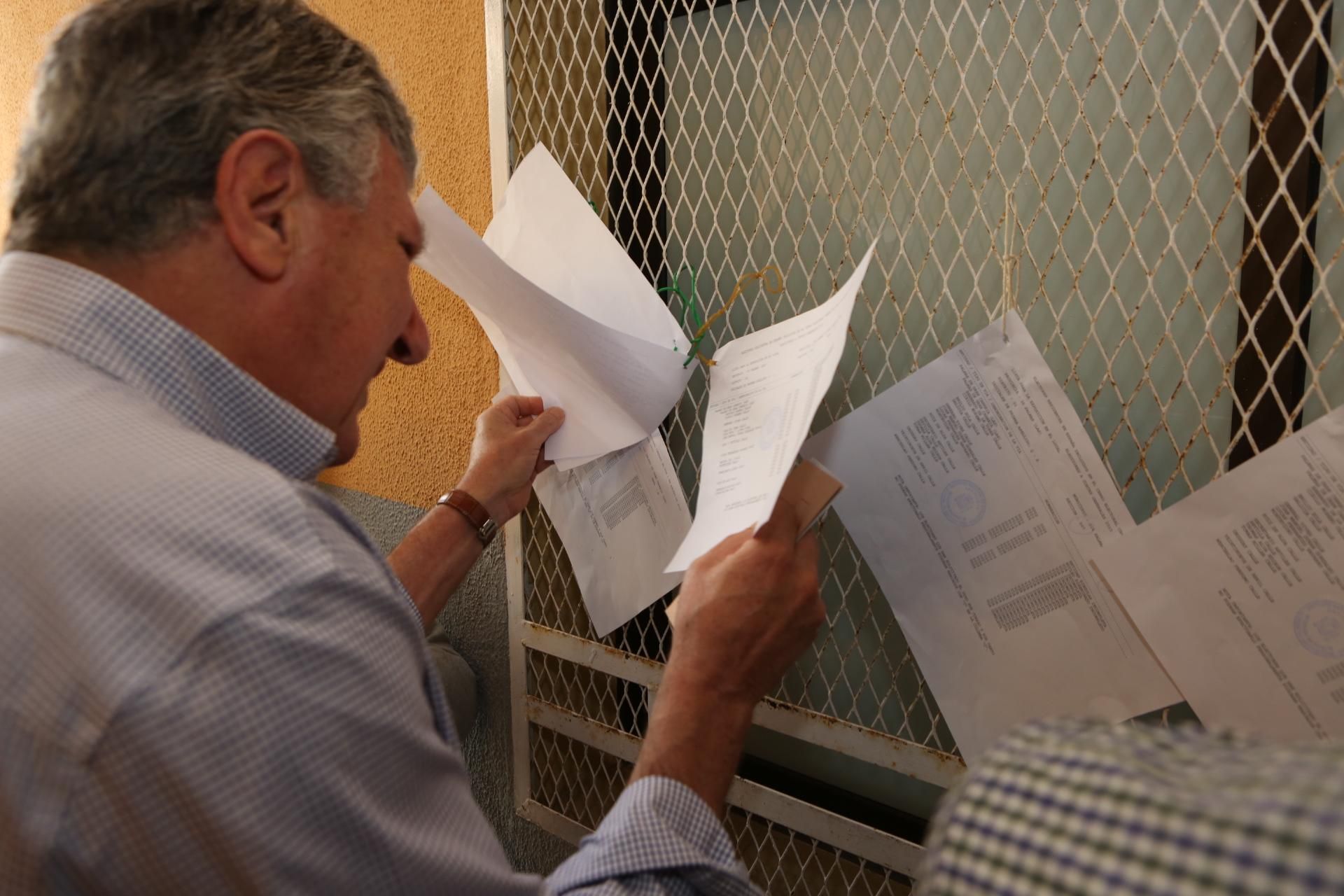 Pedro Quevedo (NC) acude a las urnas. (ALEJANDRO RAMOS)