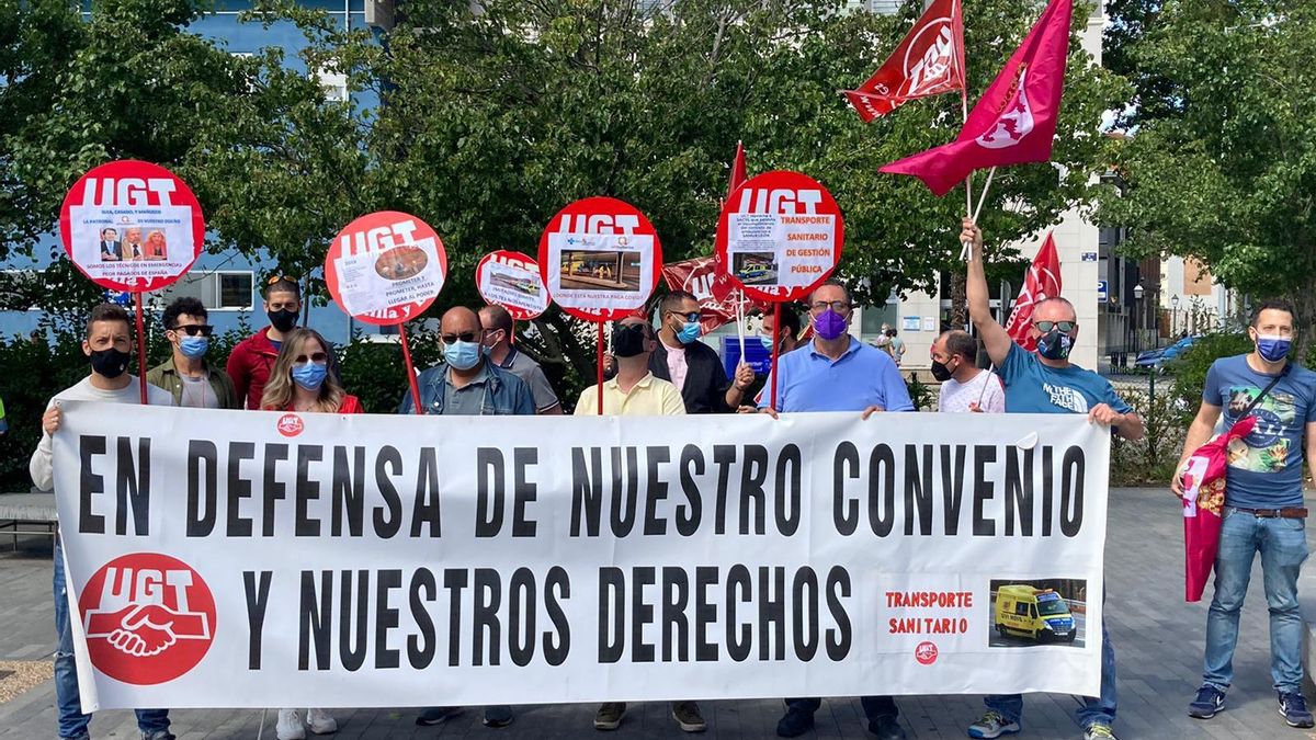 Miembros de UGT se manifiestan este viernes.