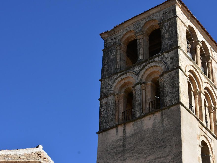 Torre románica de San Juan Bautista.