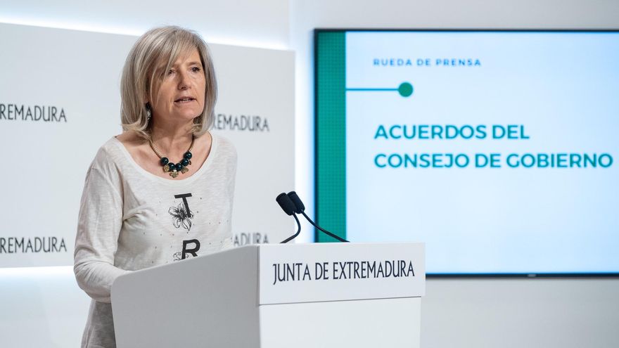 La Junta de Extremadura llama 'okupa' al líder regional del PSOE y le pide que deje el acta de diputado