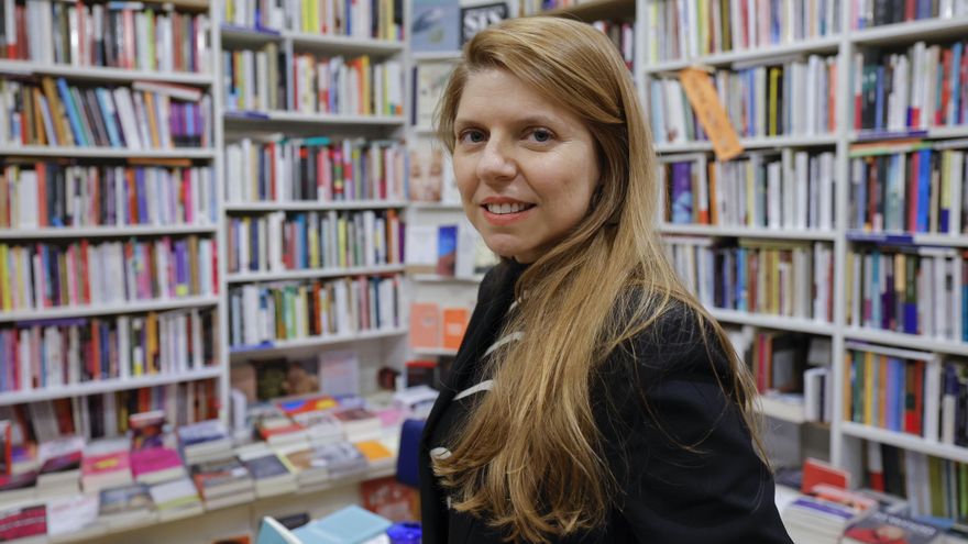 Miriam Reyes, Premio Nacional de Poesía, debuta con una novela sobre la emigración