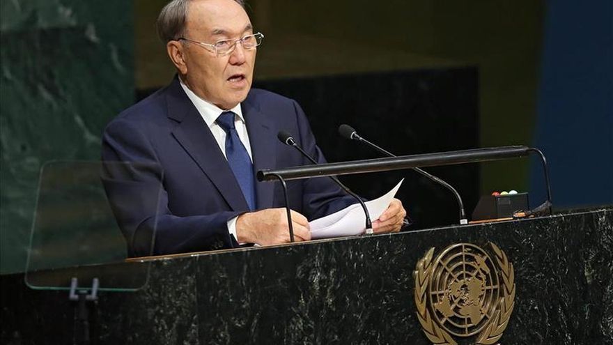 Nazarbáyev: "La crisis entre Turquía y Rusia es un grave problema"