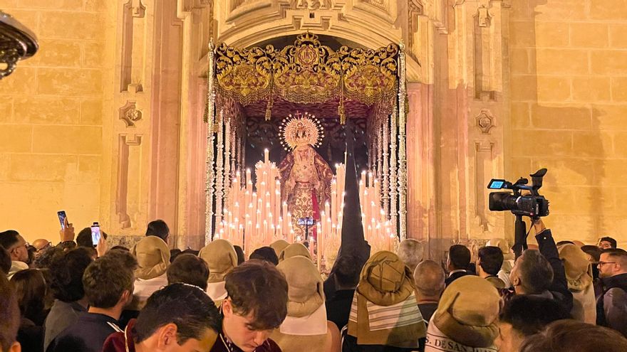 Nuestra Señora Reina de los Mártires completa la salida de la Buena Muerte.