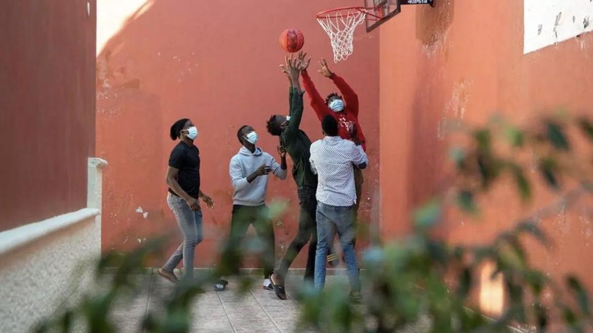 Španska vlada začenja premeščati mladoletne prosilce za azil s Kanarskih otokov na celino