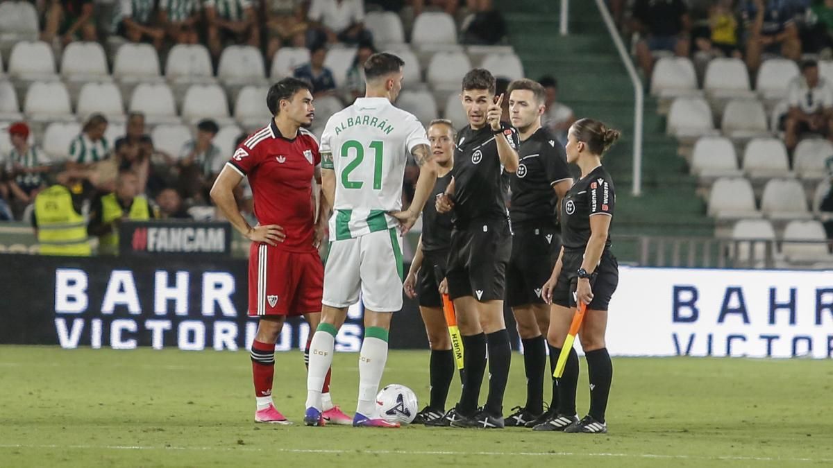 Diez segundos para un cambio y un minuto de castigo: así cambia el fútbol para el Córdoba CF