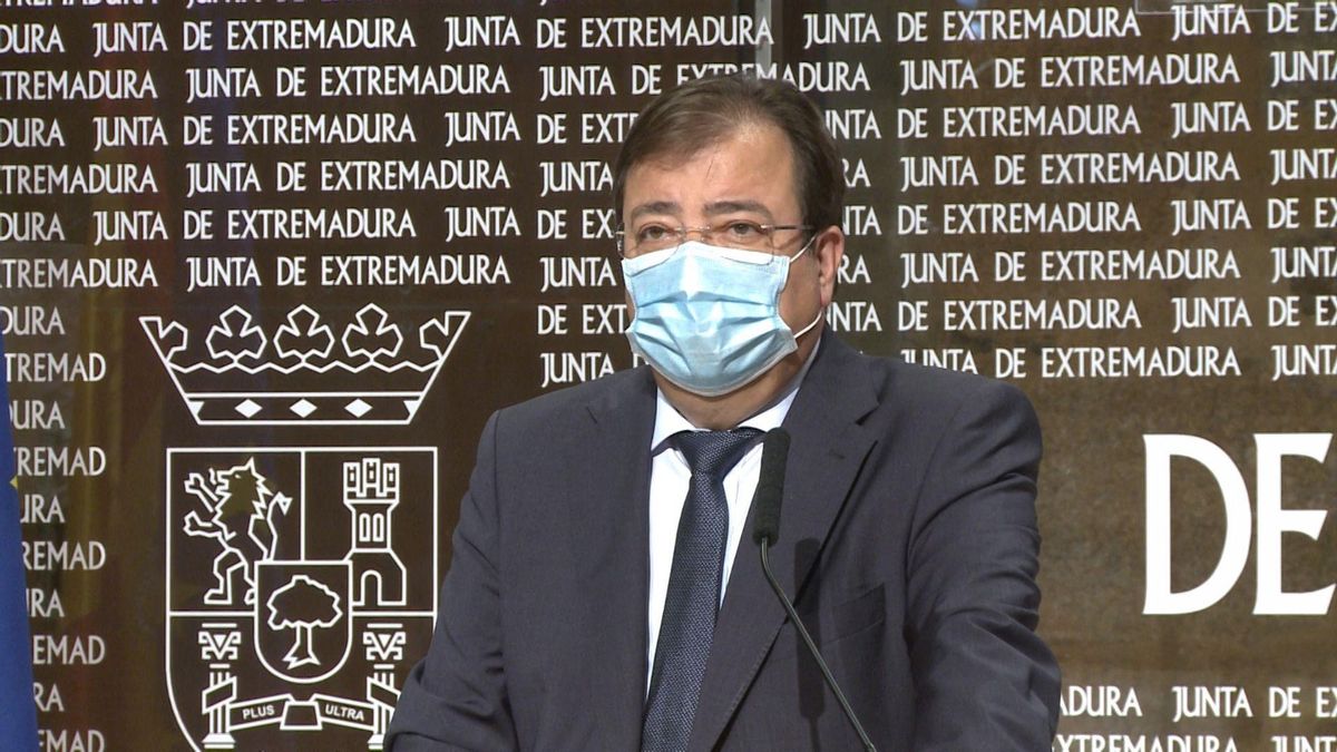 Guillermo Fernández Vara en rueda de prensa en Mérida