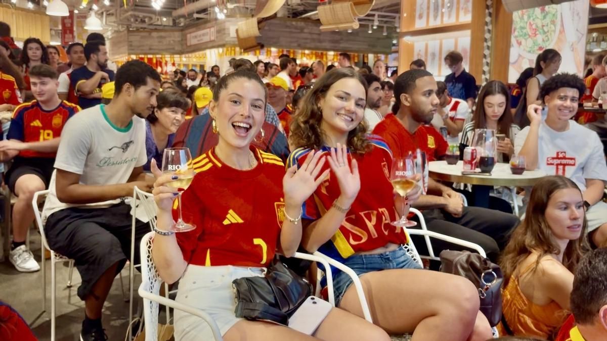Afición española y vino de Rioja para empujar a la Roja desde Nueva York