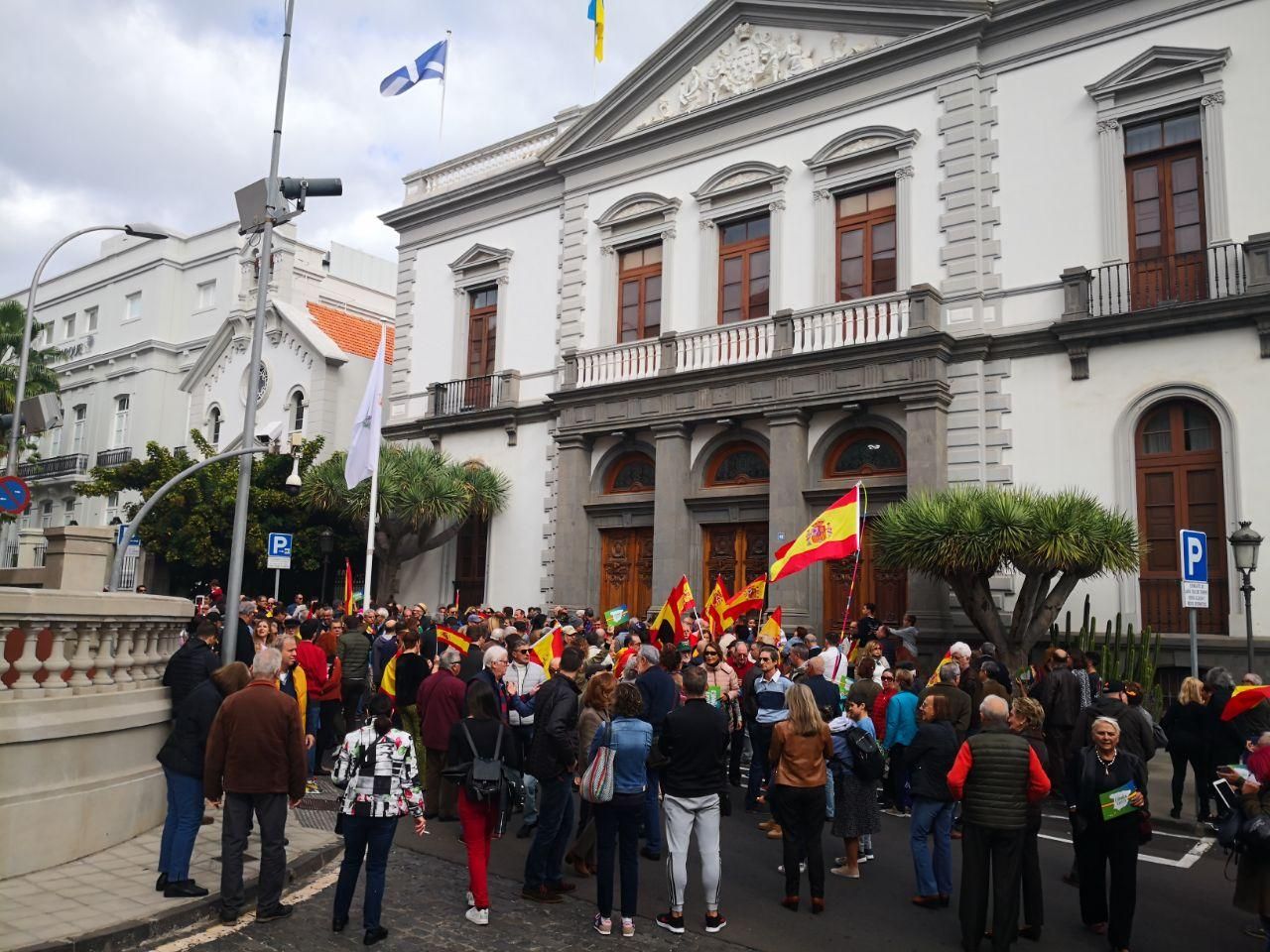 Concentración de Vox frente al Ayuntamiento de Santa Cruz de Tenerife