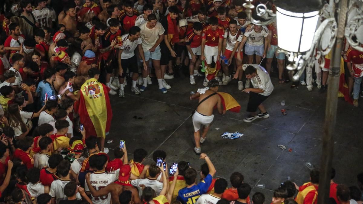 La celebración de los cordobeses en Las Tendillas tras el triunfo de España, en imágenes