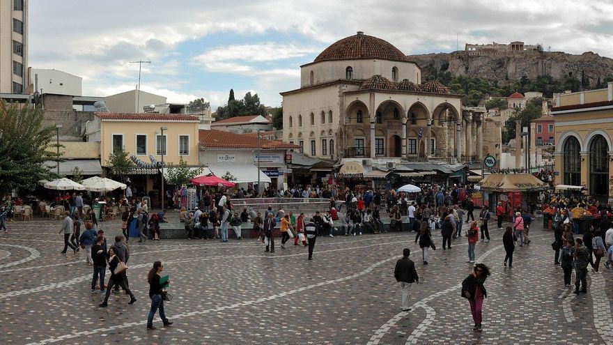 Plaza de Monastiraki. Aquí se celebra un animado mercado callejero.