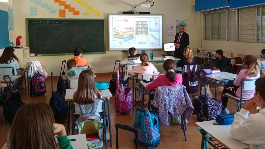 Más de 300 alumnos extremeños de primaria, secundaria y bachillerato sueñan su empresa