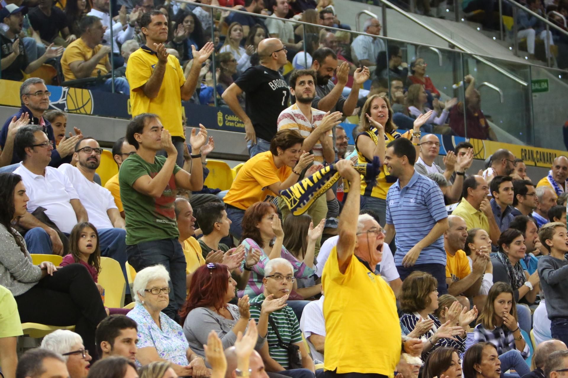 Encuentro entre el Herbalife Gran Canaria y Rio Natura Monbus Obradoiro en el Gran Canaria Arena.