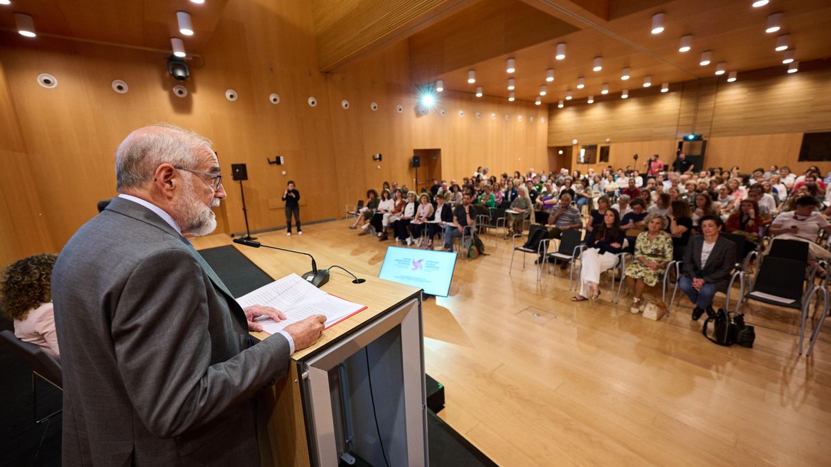 El consejero de Salud, Fernando Domínguez, en la presentación de la nueva estrategia de Atención Primaria en Navarra.