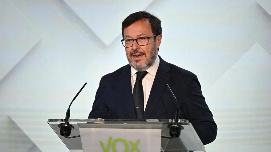 El portavoz nacional de Vox, José Antonio Fúster, durante la rueda de prensa ofrecida este lunes en la sede del partido, en Madrid.