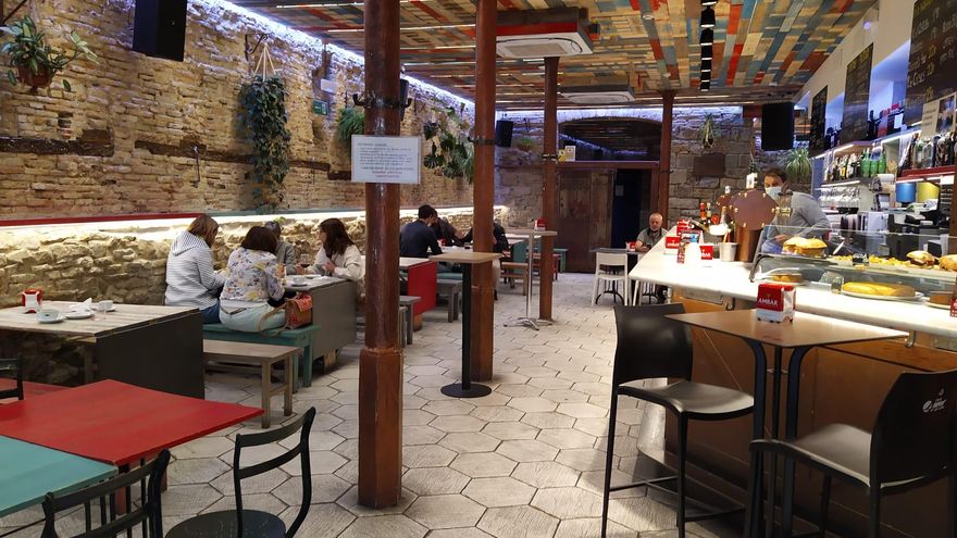 Imagen del interior de un bar de Pamplona