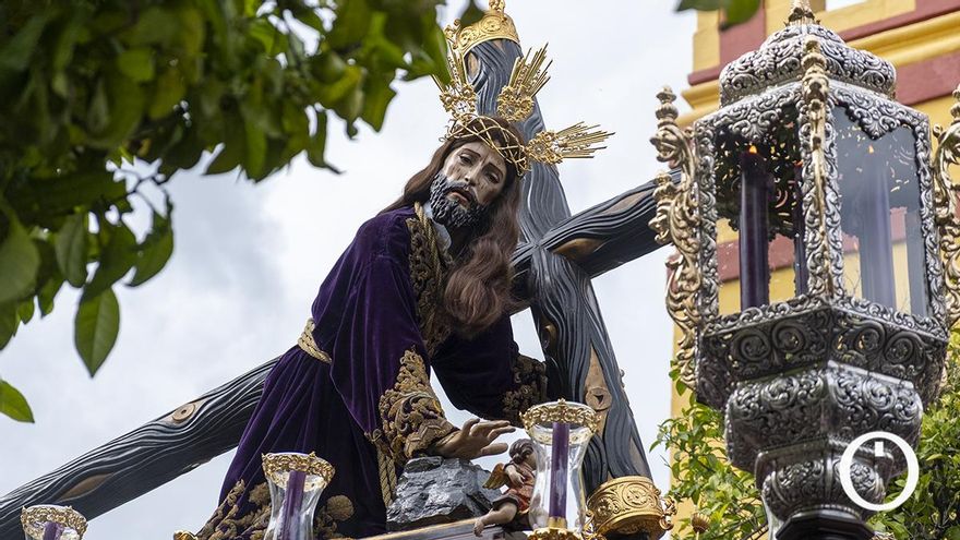 Salida procesional de la Hermandad del Caído, en imágenes