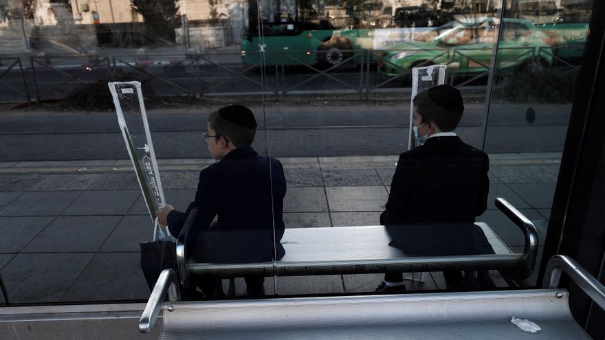 Israel se cubre con hojas de palma para celebrar la fiesta de Sucot EFE/EPA/ATEF SAFADI