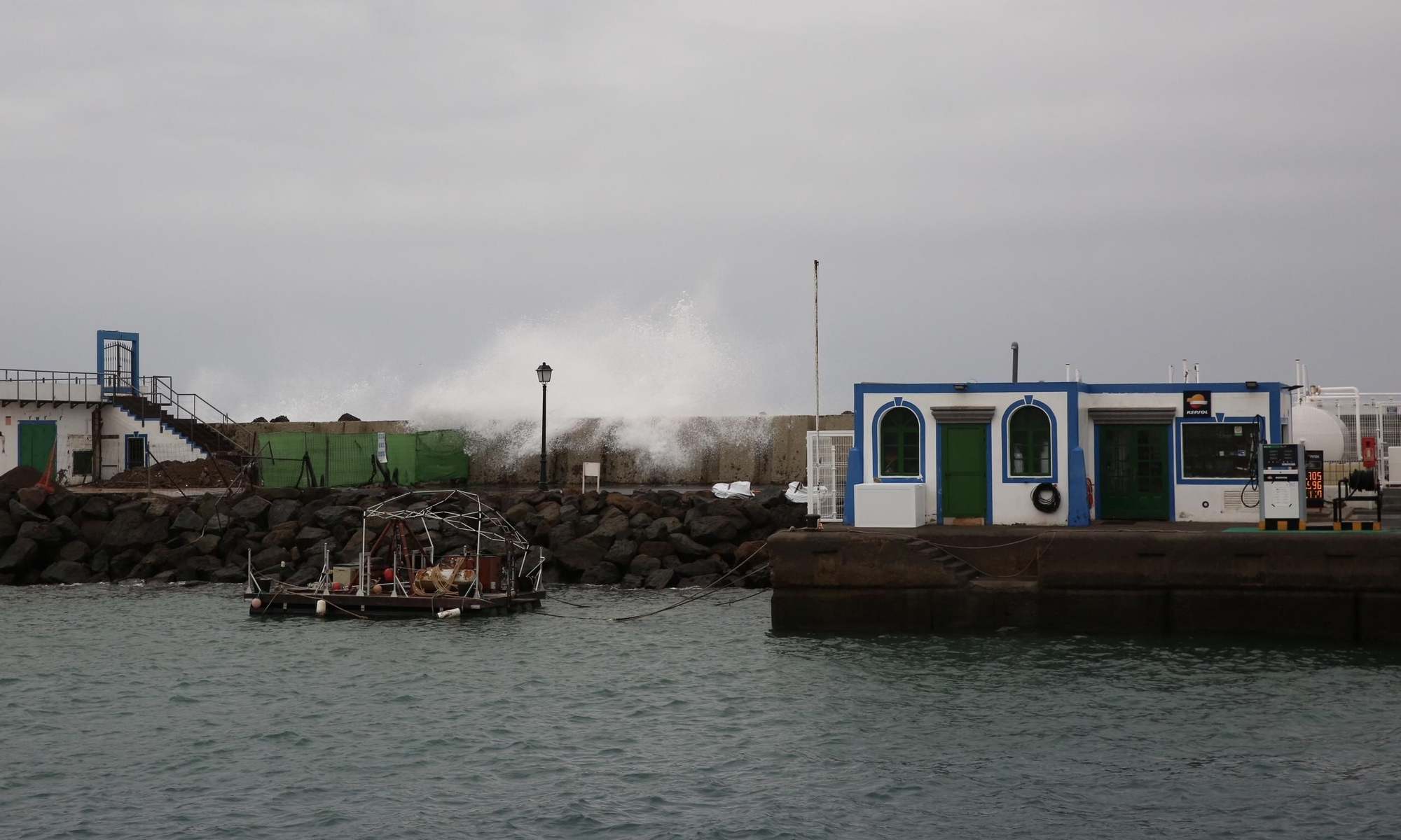 Mal tiempo en el Puerto de Mogán. (ALEJANDRO RAMOS)