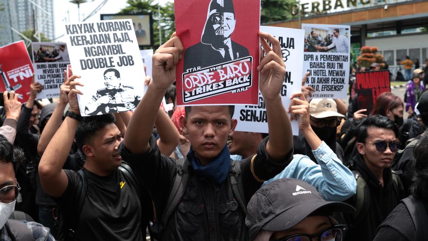 Indonesia envía a adolescentes "indisciplinados" a reformarse en cuarteles militares