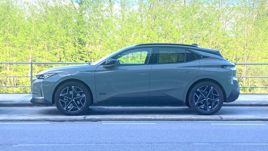 Con casi 4,40 metros de longitud, el DS 4 Cross en las versiones E-Tense tiene un maletero de 390 litros.