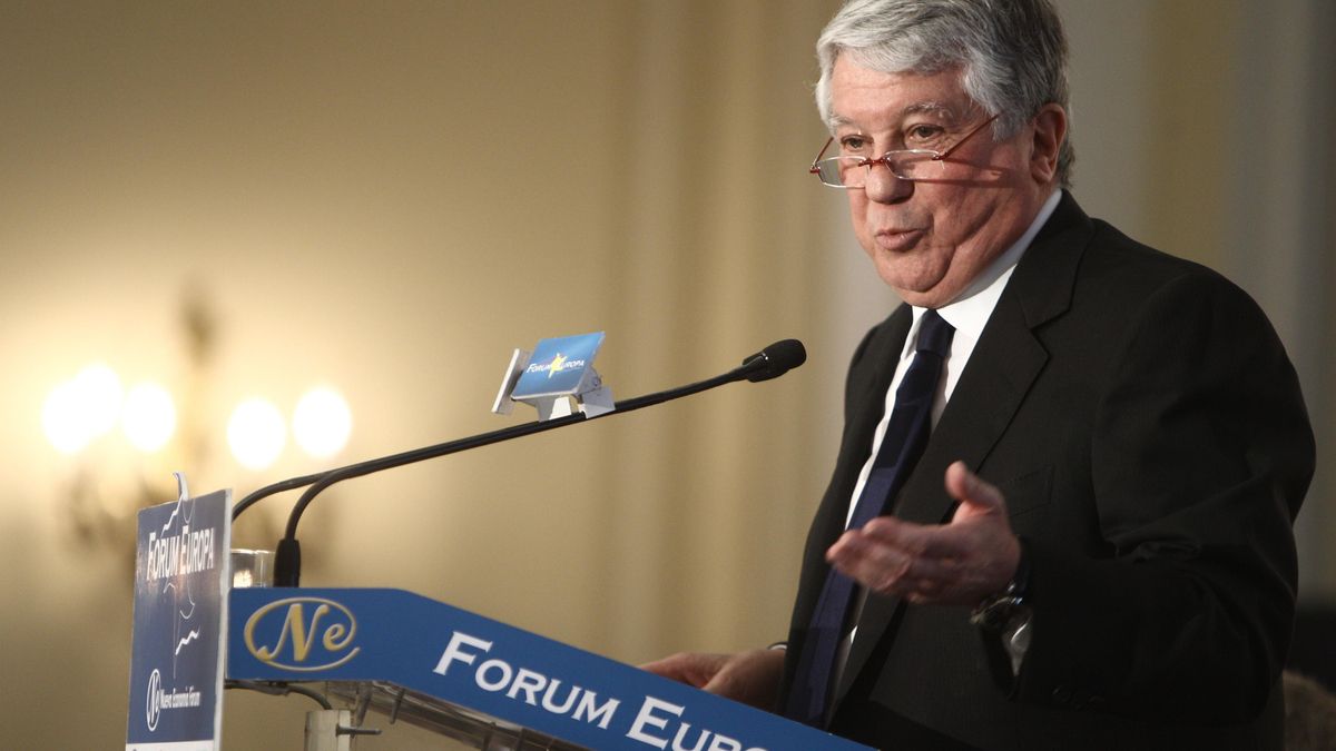 (Amp) Fernández asegura que Díaz Ferrán no le ha pedido dinero y que su detención no daña la imagen de la CEOE