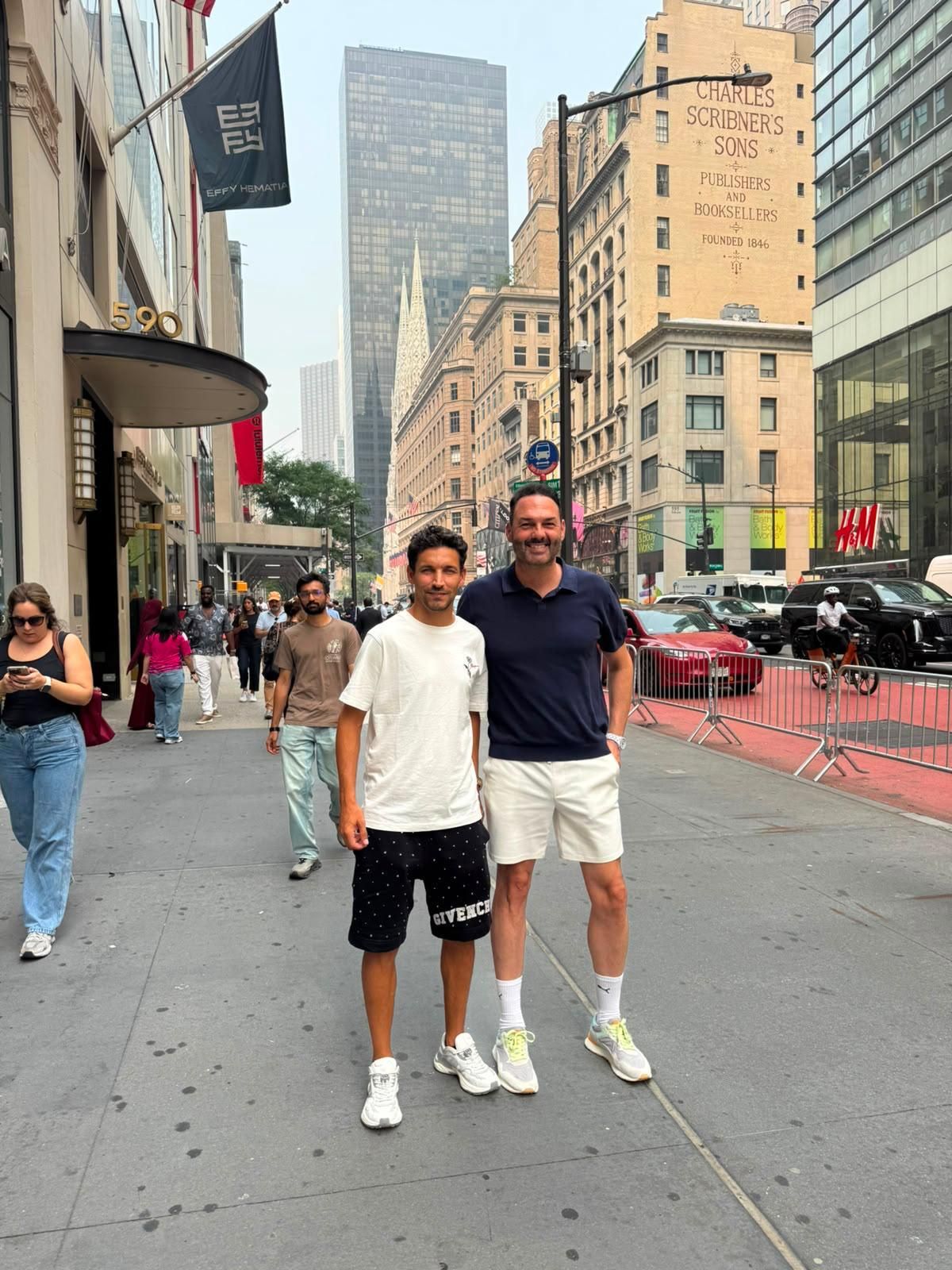 Leandro Iglesias, junto a Jesús Navas