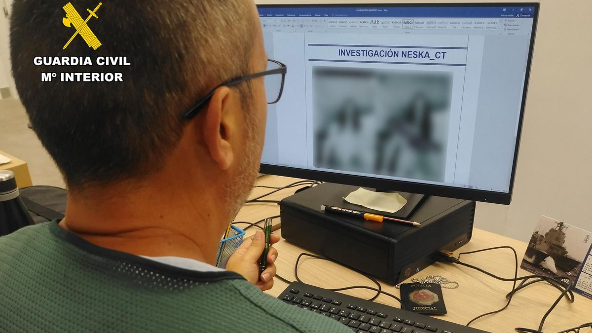 Un agente de la Guardia Civil