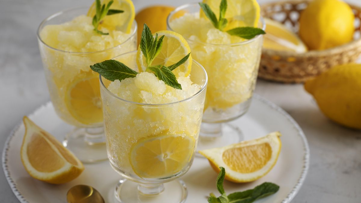 En repostería, helados o granizados, el limón es una de las frutas más populares en verano