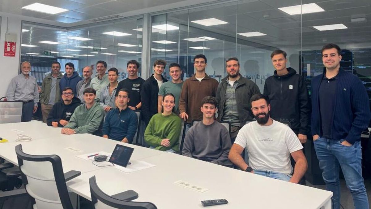 Alumnado del Máster Universitario de Ingeniería Industrial visitan el Centro de Control de Endesa en Canarias