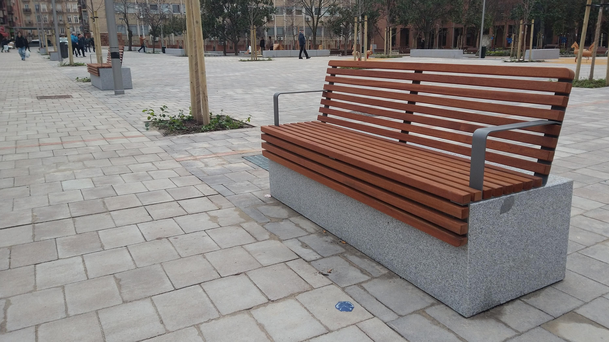 Vista de la plaza de la Remonta reformada