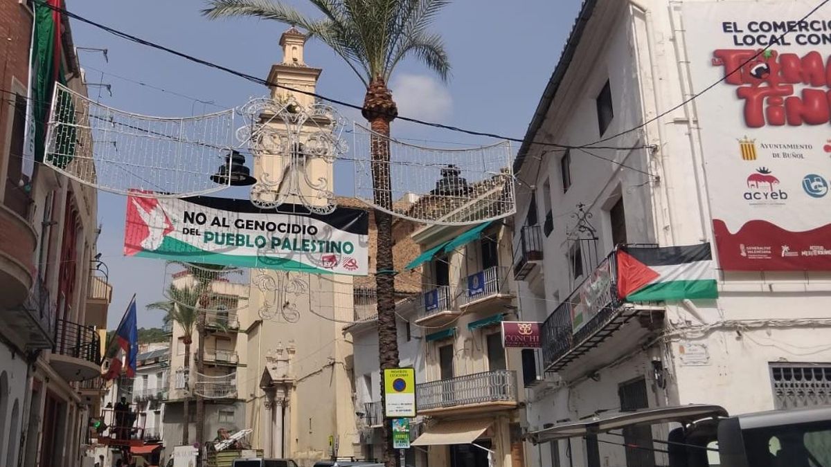 Una de las banderas de la iniciativa pro Palestina para la Tomatina de Buñol.